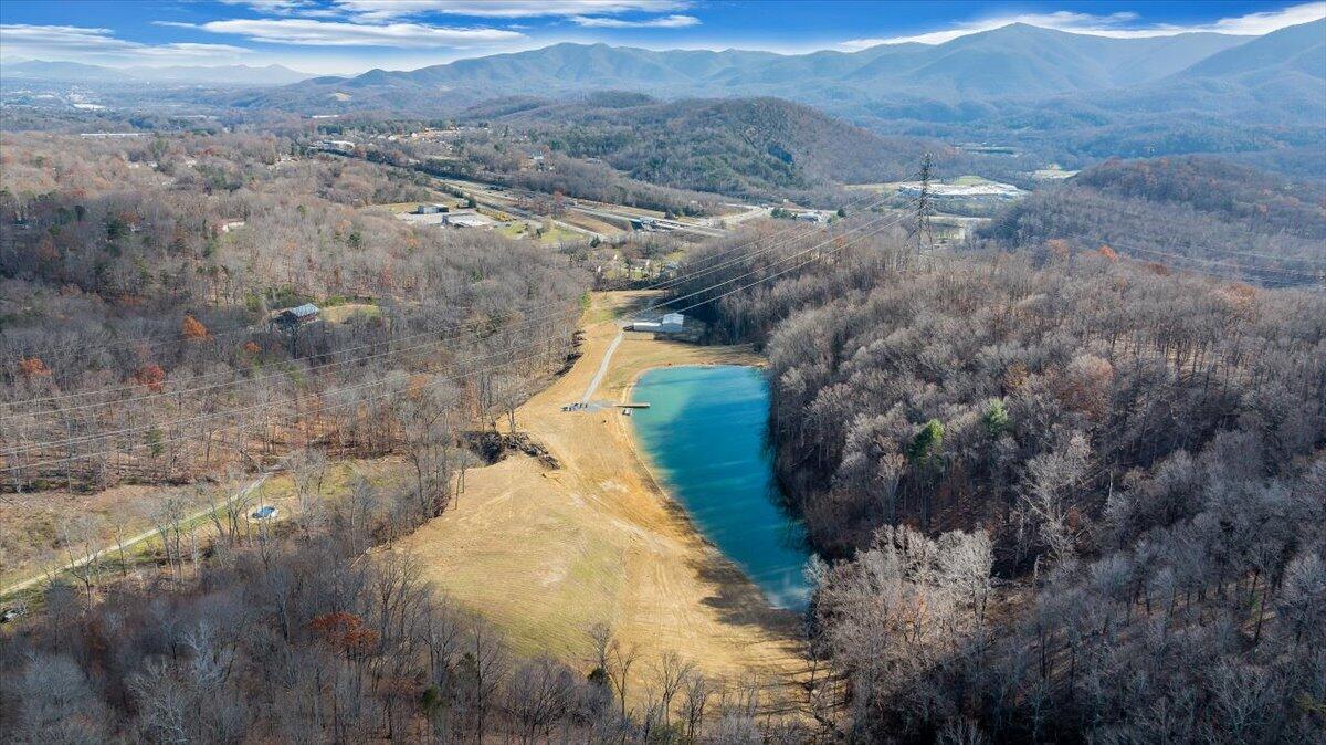 5841 Twine Hollow Road Salem, VA 24153 - Photo 16 of 22 12-DJI_20241203113108_0021_D_MIB