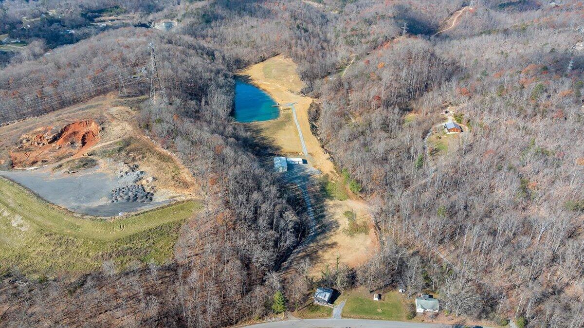 5841 Twine Hollow Road Salem, VA 24153 - Photo 18 of 22 18-DJI_20241203112544_0009_D_MIB