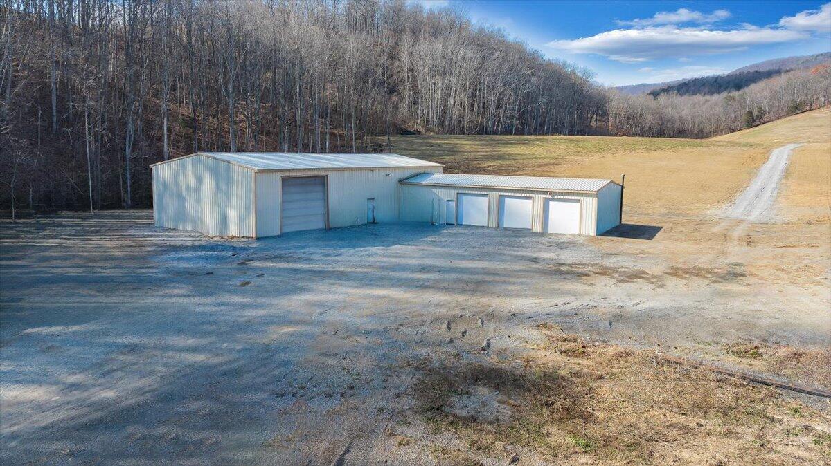 5841 Twine Hollow Road Salem, VA 24153 - Photo 6 of 22 02-DJI_20241203112851_0016_D_MIB