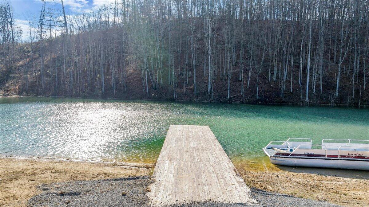 5841 Twine Hollow Road Salem, VA 24153 - Photo 8 of 22 04-DJI_20241203111925_0001_D_MIB