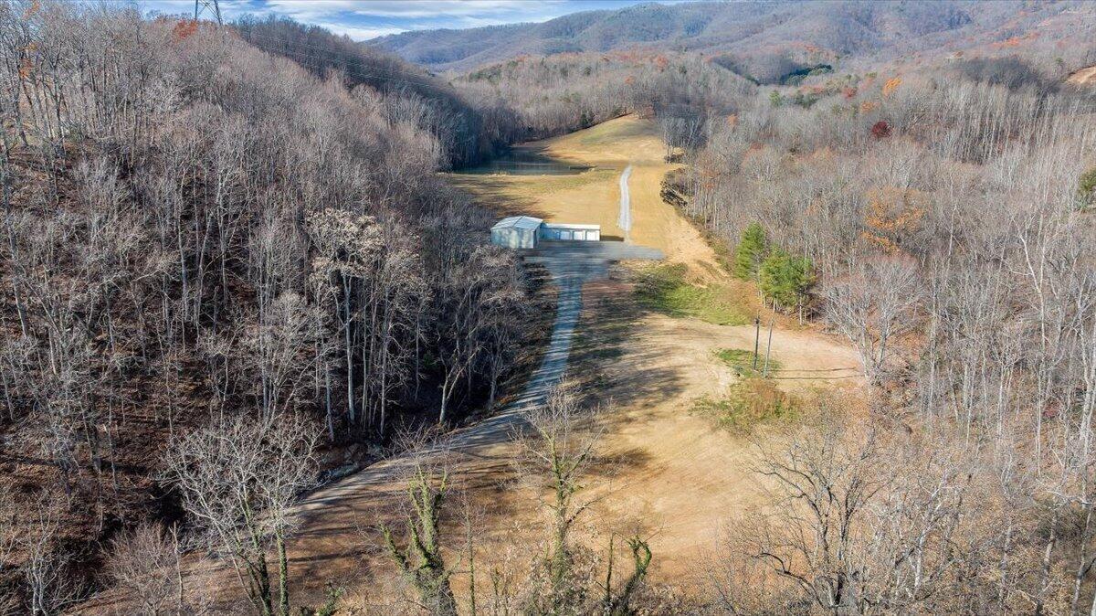5841 Twine Hollow Road Salem, VA 24153 - Photo 9 of 22 03-DJI_20241203112742_0014_D_MIB
