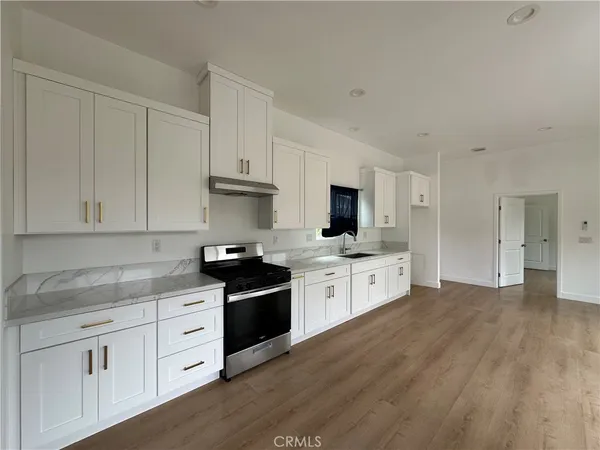 $3,000 | 1231 Oak Street, Santa Ana, CA 92707