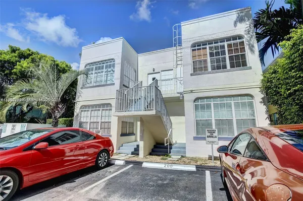$385,000 | 1127 Euclid Avenue, Unit 206, Miami Beach, FL 33139