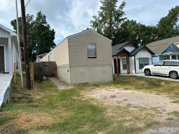 $1,100 | 16915 Balmoral, Montgomery, TX 77316