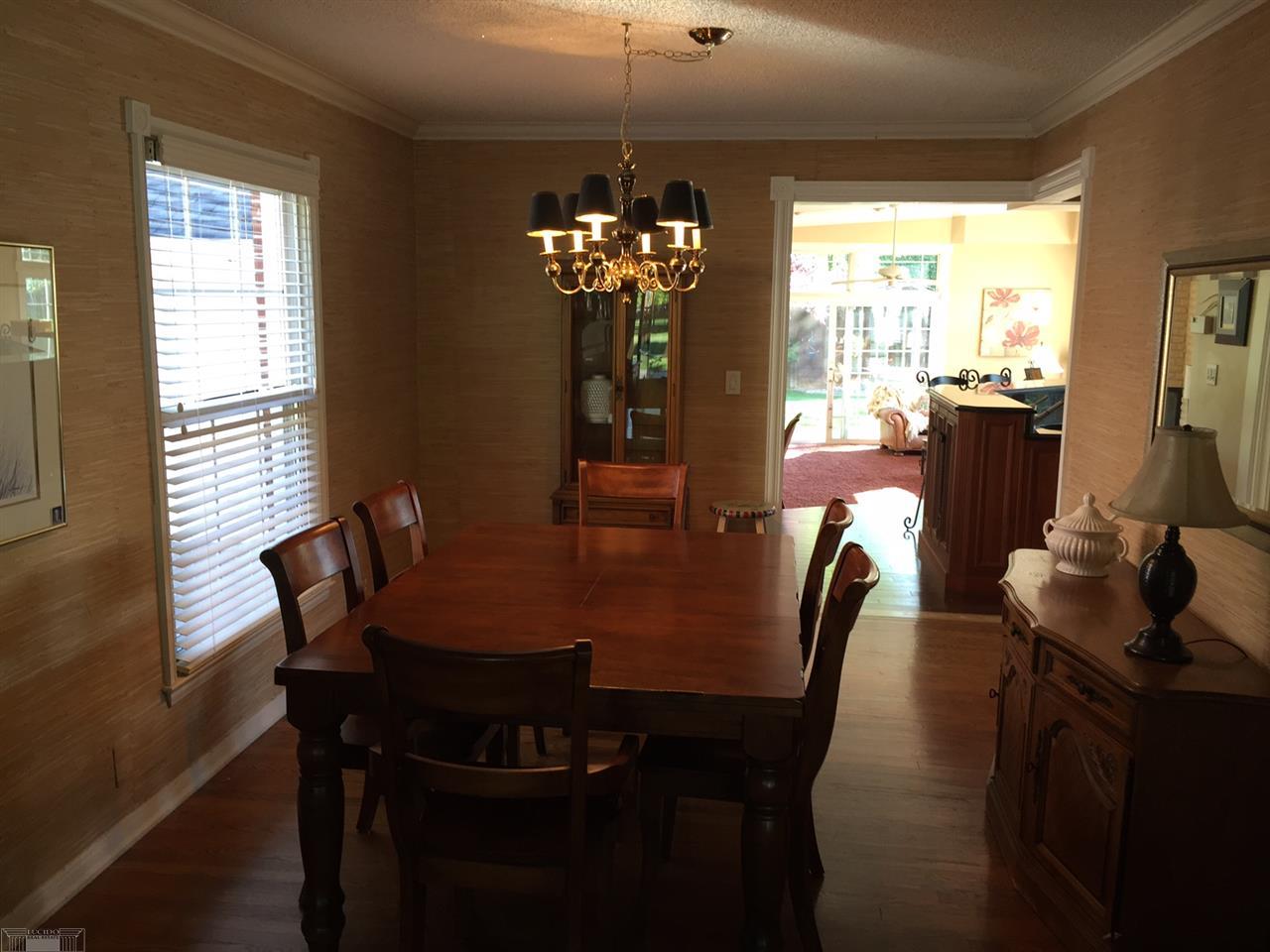 1130 Fairholme Road Grosse Pointe, MI 48236 - Photo 9 of 15 31301176-8.JPG