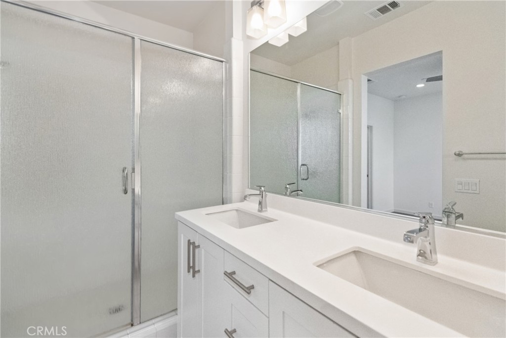 341 Magnet Irvine, CA 92618 - Photo 25 of 26 Primary Bath