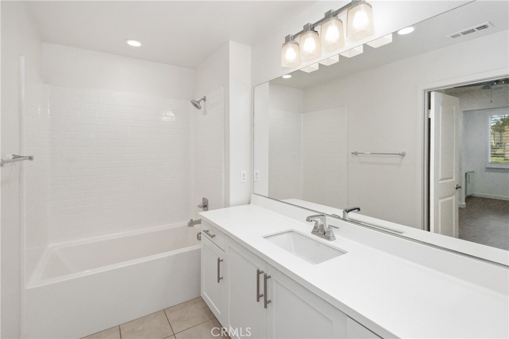 341 Magnet Irvine, CA 92618 - Photo 5 of 26 First floor full bath