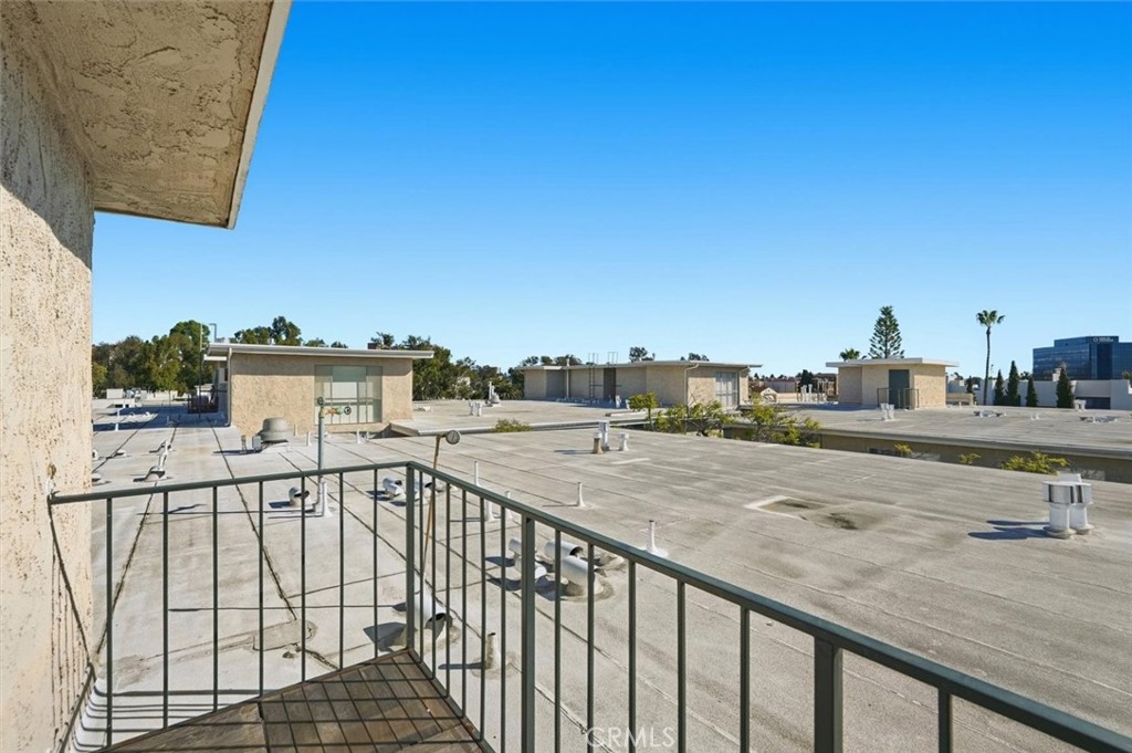 11645 Montana Avenue, Unit 321 Los Angeles, CA 90049 - Photo 26 of 41 a view of a balcony with city view