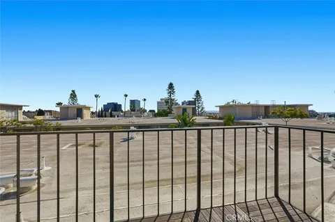 $624,000 | 11645 Montana Avenue, Unit 321, Los Angeles, CA 90049