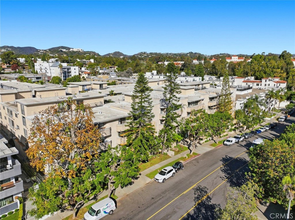 11645 Montana Avenue, Unit 321 Los Angeles, CA 90049 - Photo 41 of 41 a view of a city with ocean view