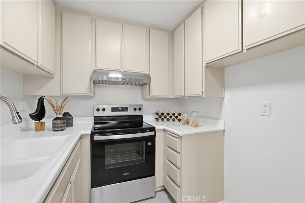 11645 Montana Avenue, Unit 321 Los Angeles, CA 90049 - Photo 7 of 41 a kitchen with a sink stove and cabinets