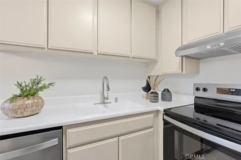 $624,000 | 11645 Montana Avenue, Unit 321, Los Angeles, CA 90049