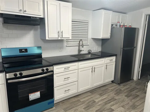 $1,500 | 11018 Pine Desert Lane, Houston, TX 77088