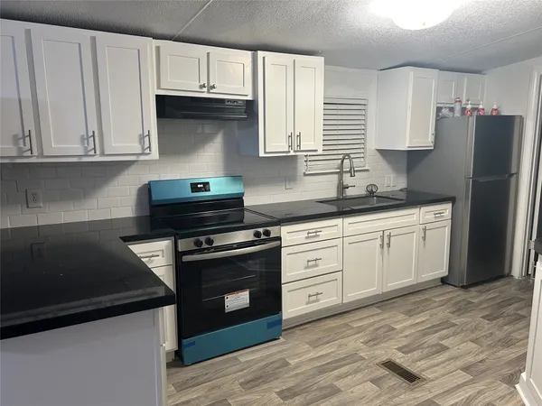 $1,500 | 11018 Pine Desert Lane, Houston, TX 77088