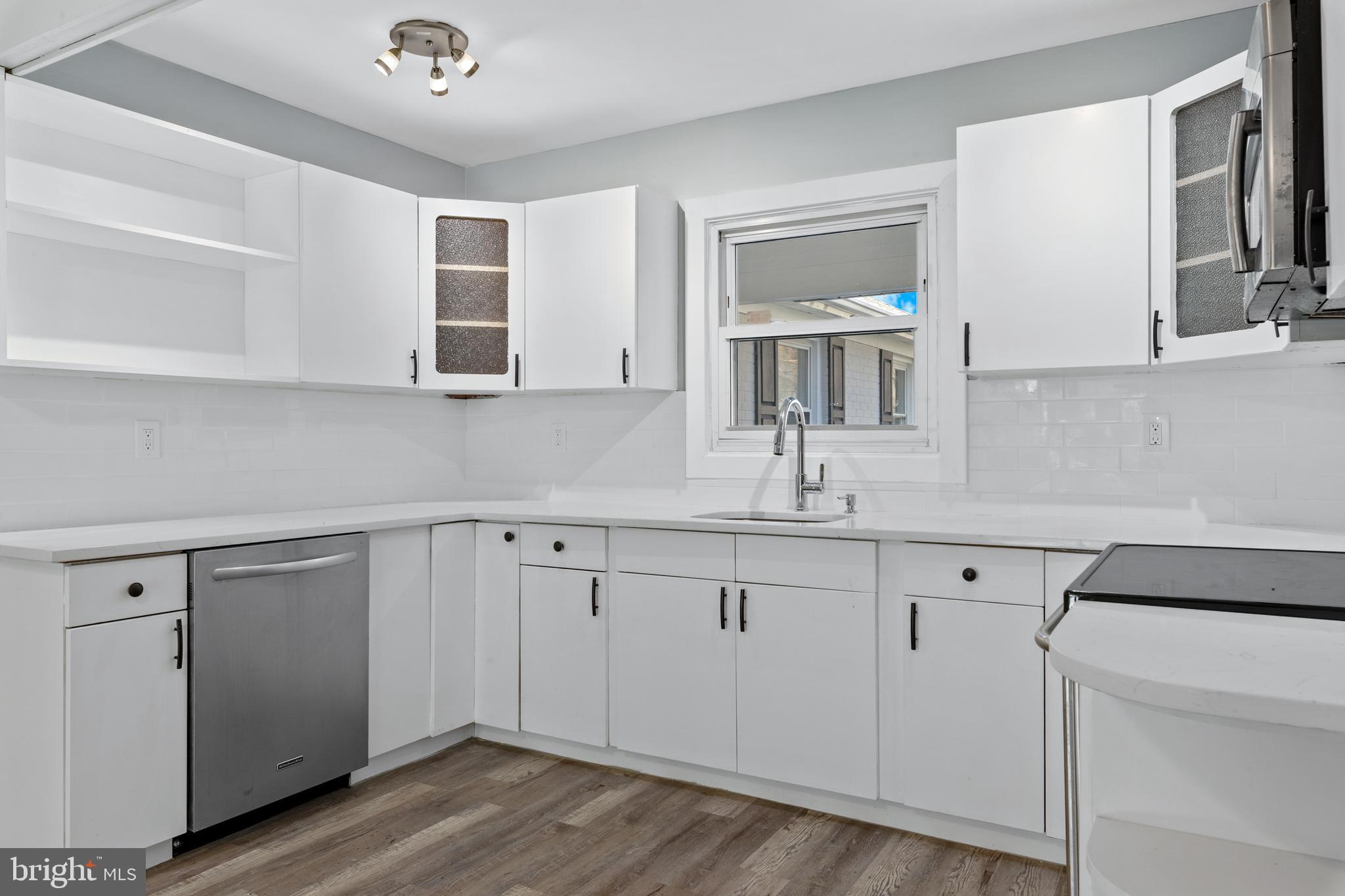 430 Charleston Road Willingboro, NJ 08046 - Photo 3 of 47
