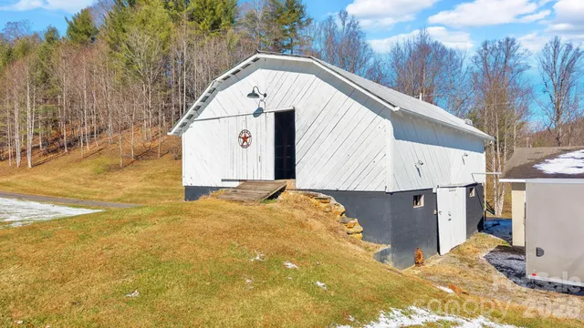 $674,999 | 2581 Double Island Road, Green Mountain, NC 28740