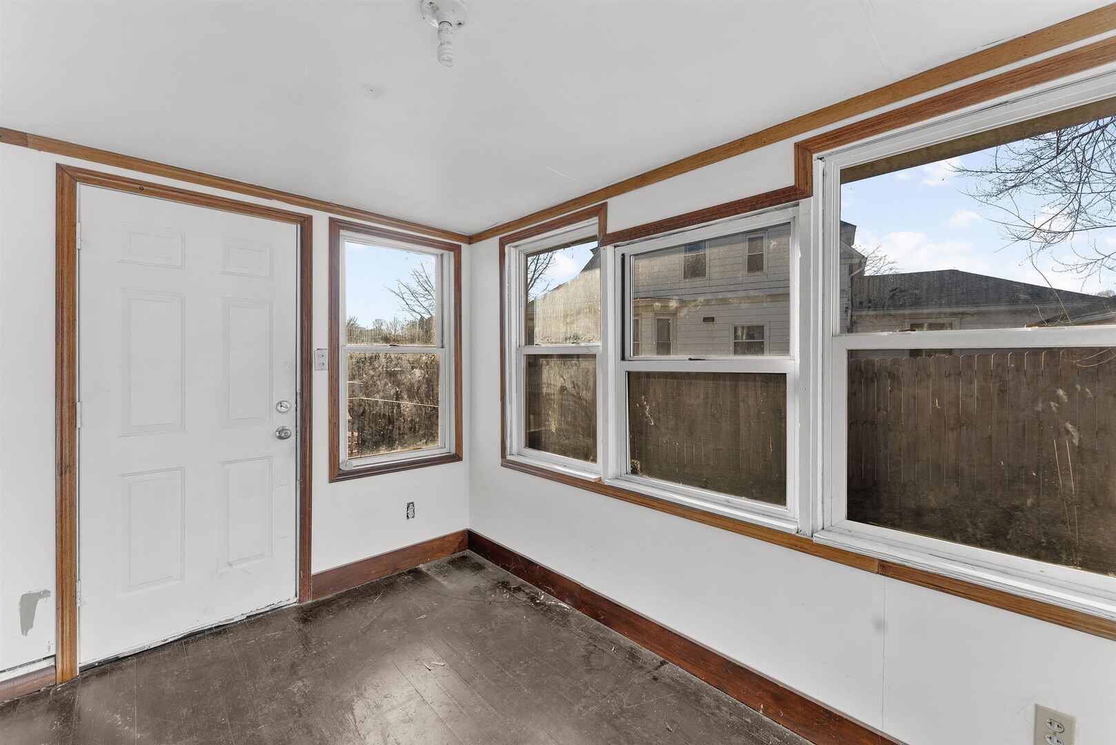 2202 Pershing Boulevard Clinton, IA 52732 - Photo 13 of 32 a view of an empty room with a window