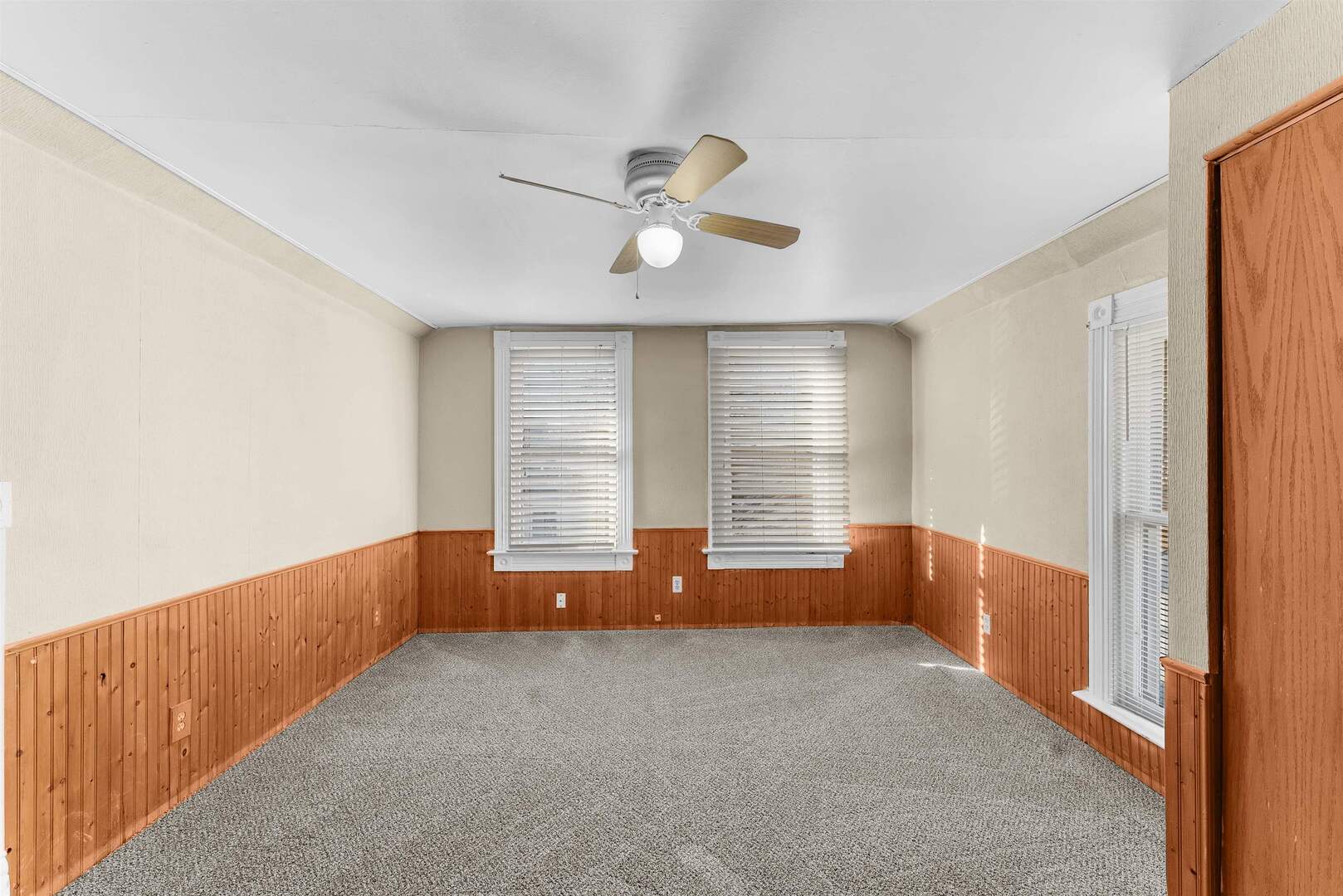 2202 Pershing Boulevard Clinton, IA 52732 - Photo 15 of 32 a view of room with with furniture