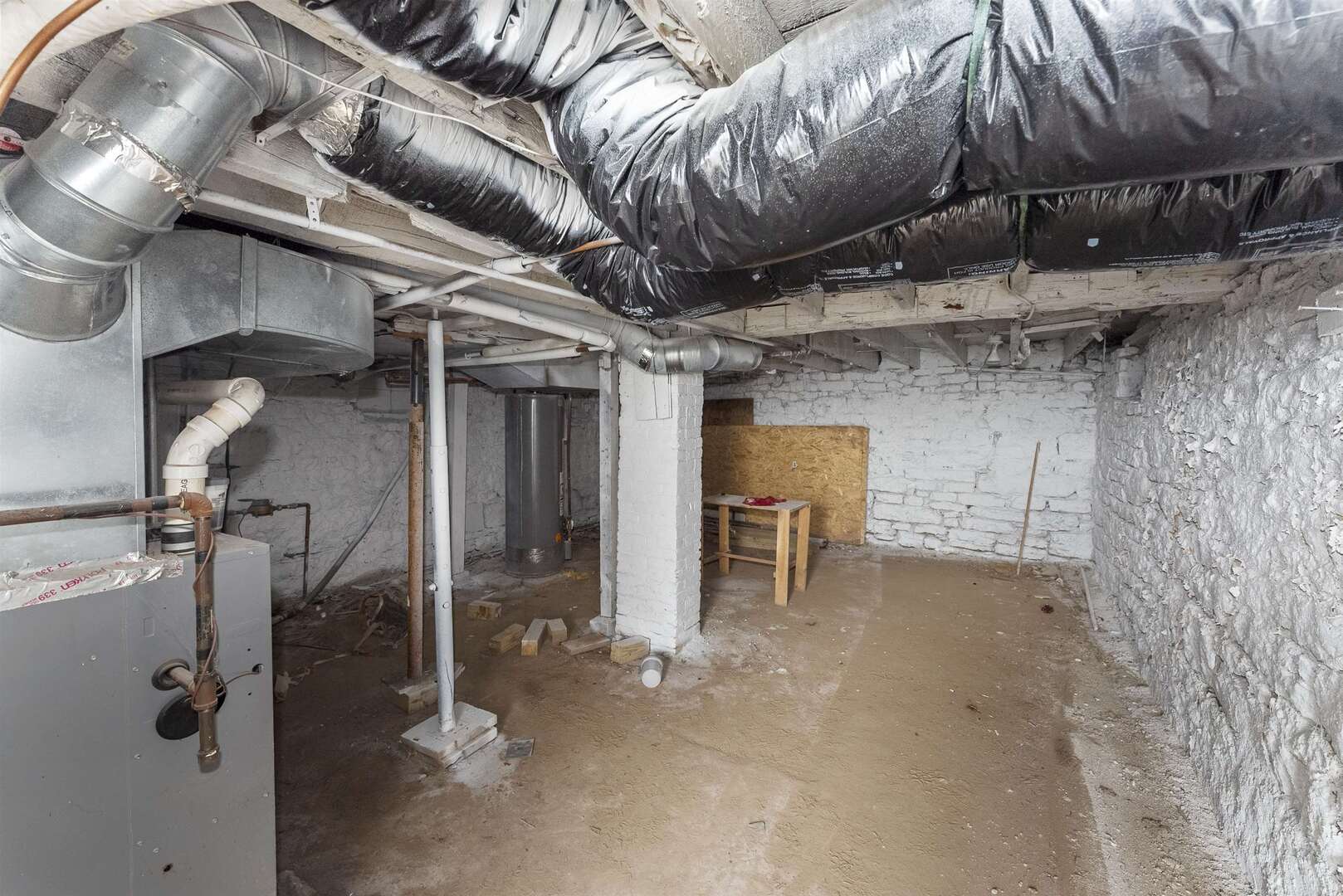 2202 Pershing Boulevard Clinton, IA 52732 - Photo 24 of 32 a view of a room with a wooden chair