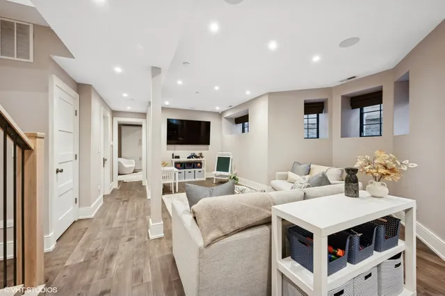 $3,499,900 | 3507 North Bosworth Avenue, Chicago, IL 60657