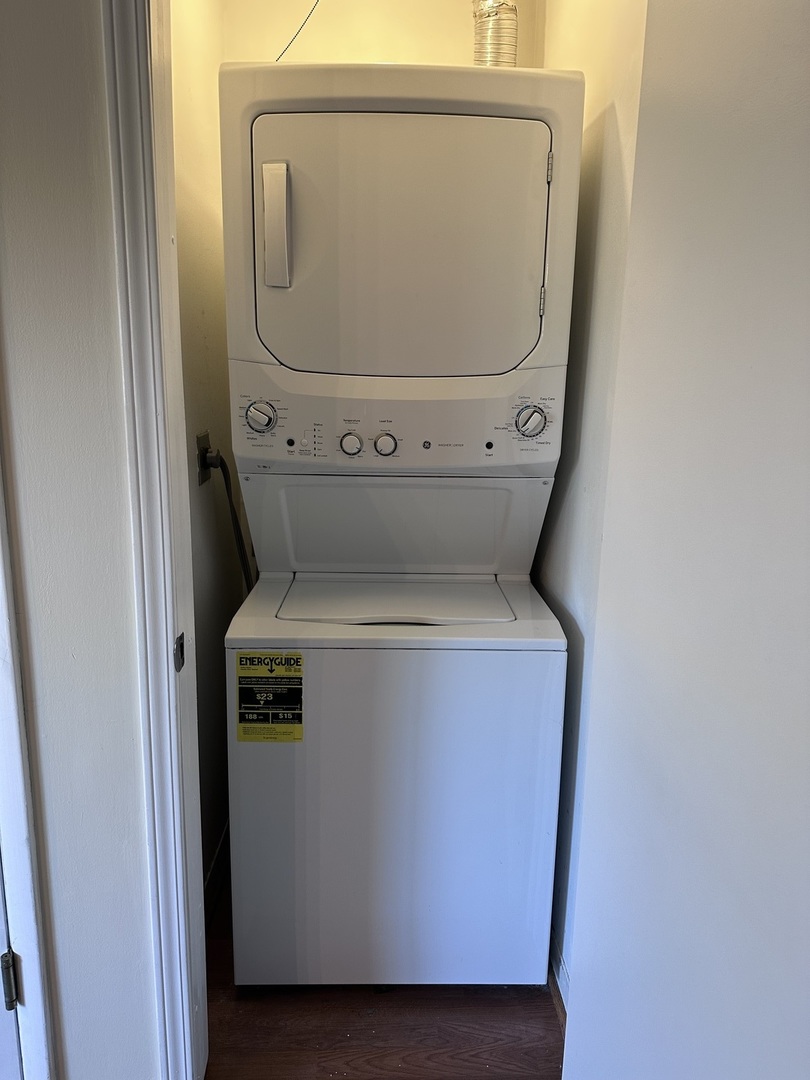 270 12th Street, Unit 2D Wheeling, IL 60090 - Photo 11 of 12 a utility room with dryer and washer