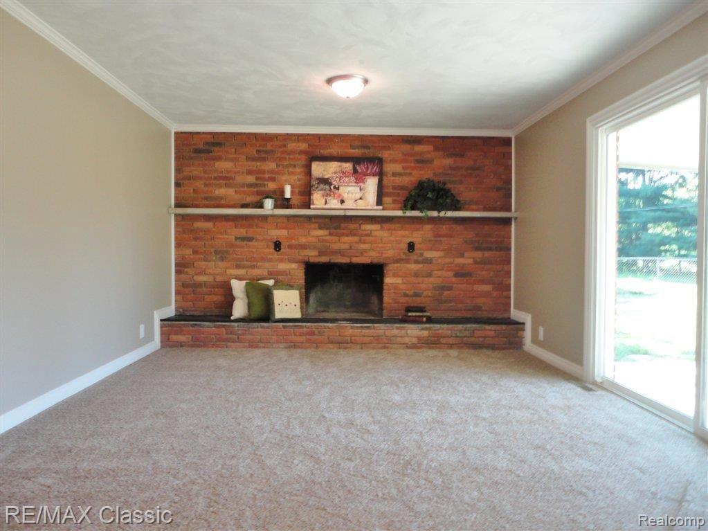 620 West Livingston Road Highland, MI 48357 - Photo 9 of 25 Family Room