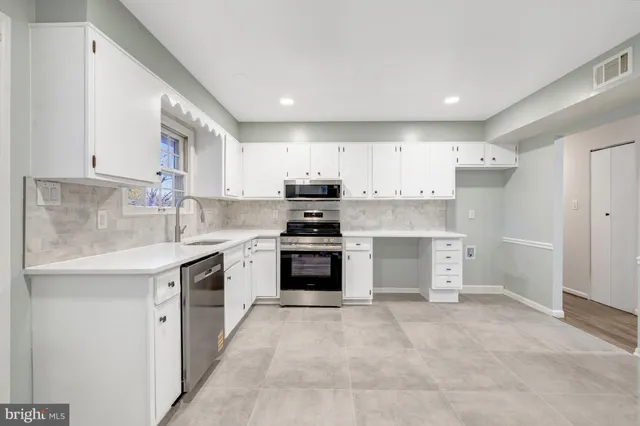 $599,900 | 104 West Amhurst Place, Sterling, VA 20164