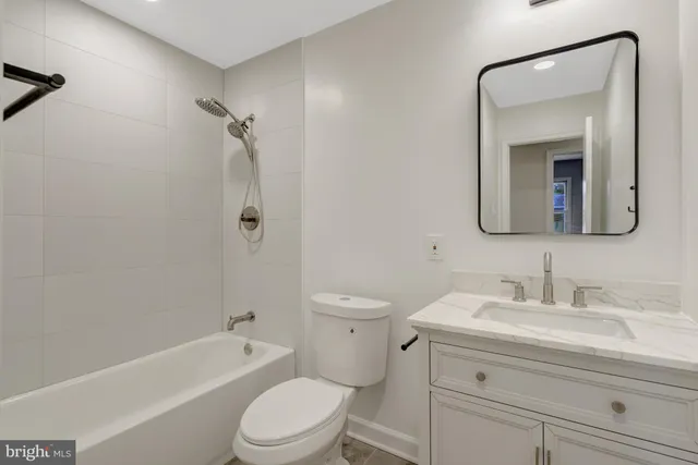 $599,900 | 104 West Amhurst Place, Sterling, VA 20164