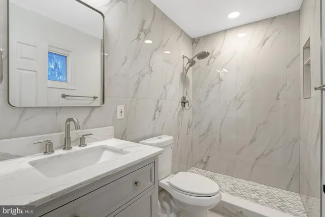 $599,900 | 104 West Amhurst Place, Sterling, VA 20164