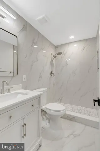 $599,900 | 104 West Amhurst Place, Sterling, VA 20164