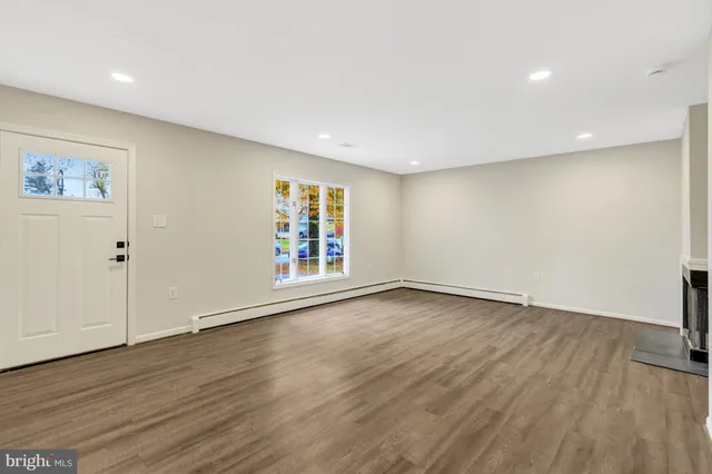 $599,900 | 104 West Amhurst Place, Sterling, VA 20164