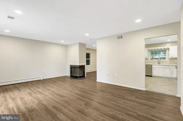 $599,900 | 104 West Amhurst Place, Sterling, VA 20164