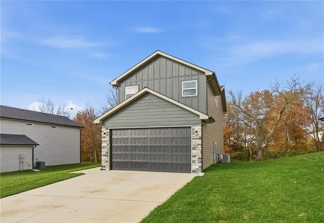 $300,000 | 705 Mahogany Court, Warrensburg, MO 64093