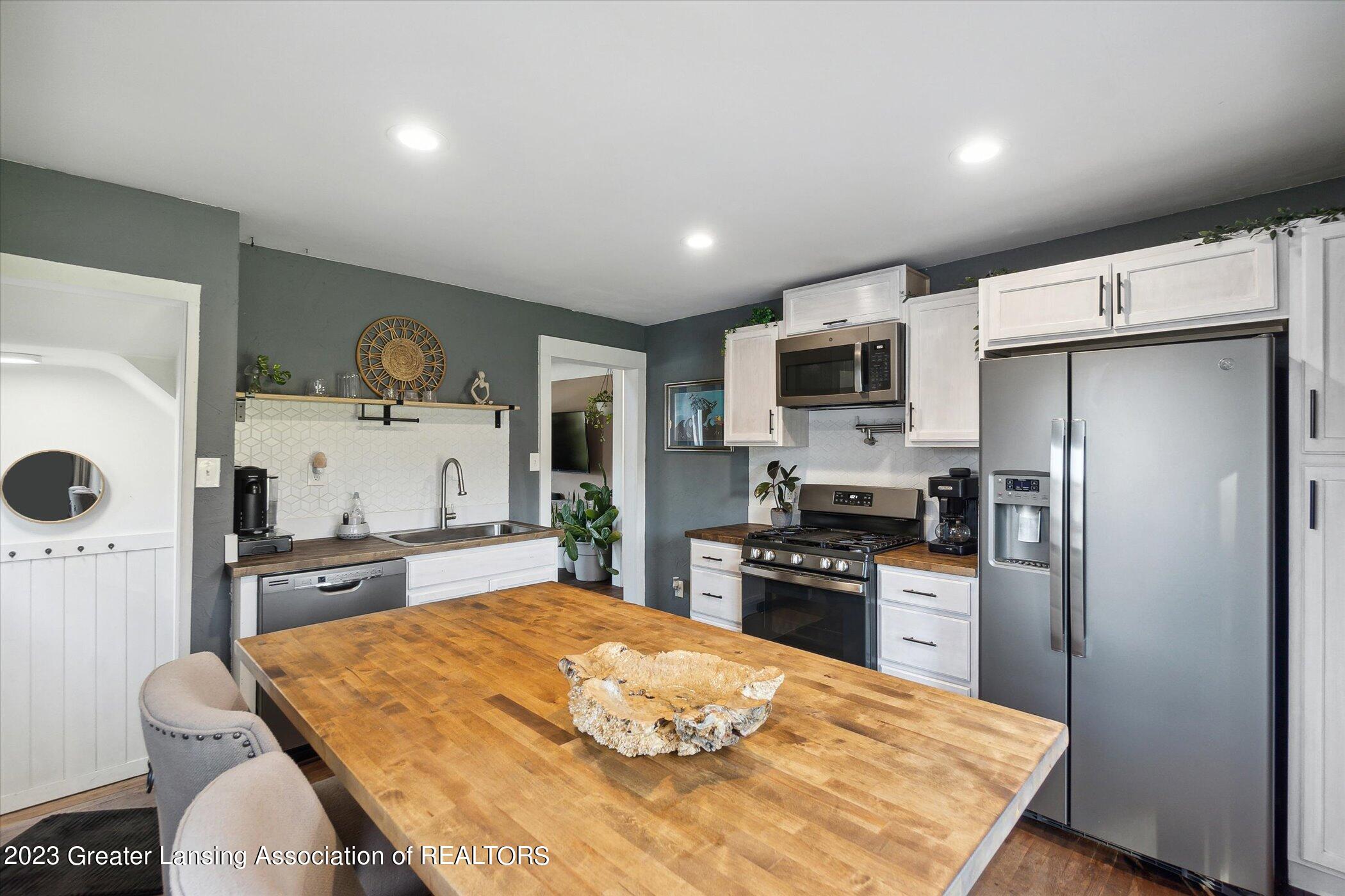 601 South McKinley Road Flushing, MI 48433 - Photo 15 of 25 13-601-S-McKinley-Rd-Flushing-MI-48433-W