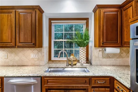 $525,000 | 12221 Farley, Overland Park, KS 66213