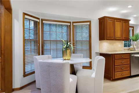 $525,000 | 12221 Farley, Overland Park, KS 66213