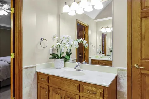 $525,000 | 12221 Farley, Overland Park, KS 66213