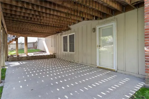 $525,000 | 12221 Farley, Overland Park, KS 66213