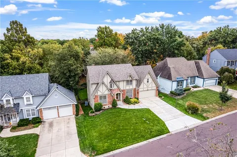$525,000 | 12221 Farley, Overland Park, KS 66213