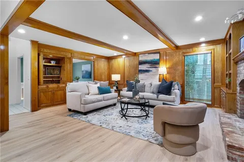 $525,000 | 12221 Farley, Overland Park, KS 66213