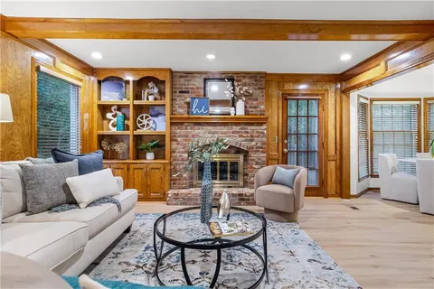 $525,000 | 12221 Farley, Overland Park, KS 66213