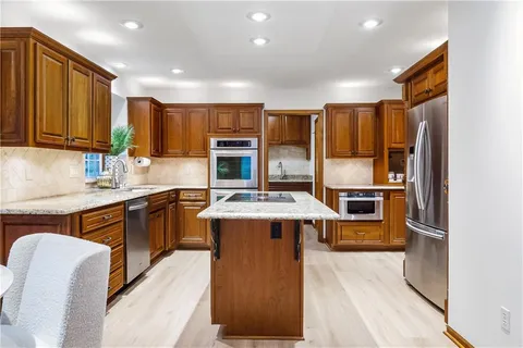 $525,000 | 12221 Farley, Overland Park, KS 66213