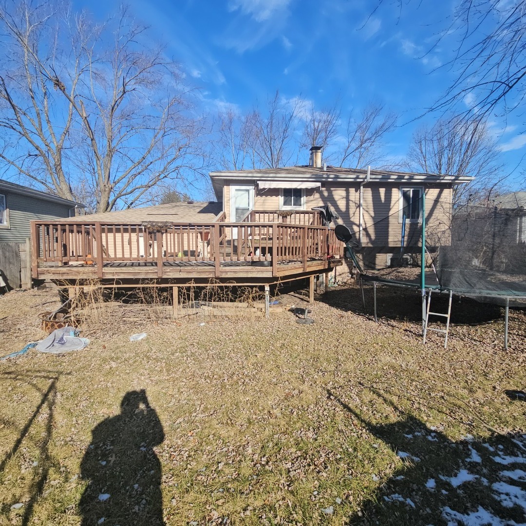 522 Manor Place Aurora, IL 60506 - Photo 15 of 16 a view of a chairs and table in the patio