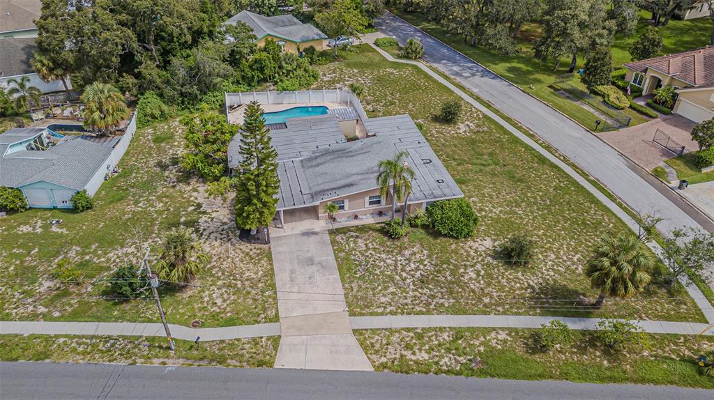 912 Riverside Drive Tarpon Springs, FL 34689 - Photo 2 of 40