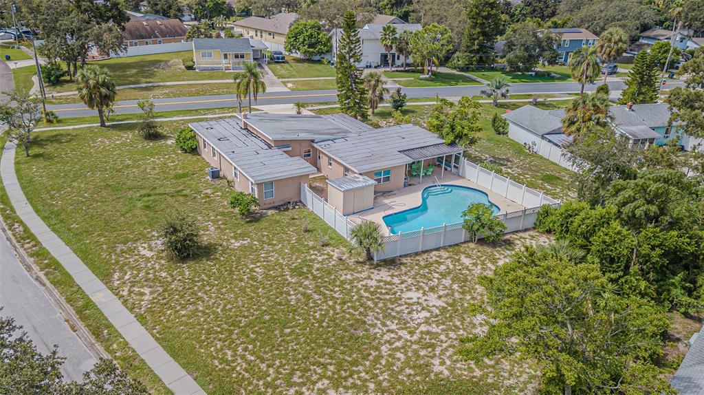 912 Riverside Drive Tarpon Springs, FL 34689 - Photo 3 of 40