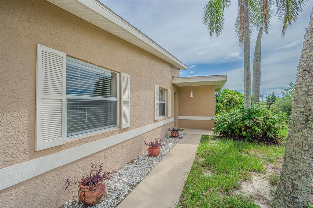 912 Riverside Drive Tarpon Springs, FL 34689 - Photo 5 of 40