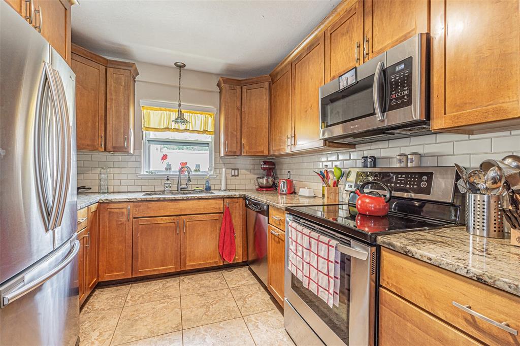 912 Riverside Drive Tarpon Springs, FL 34689 - Photo 9 of 40