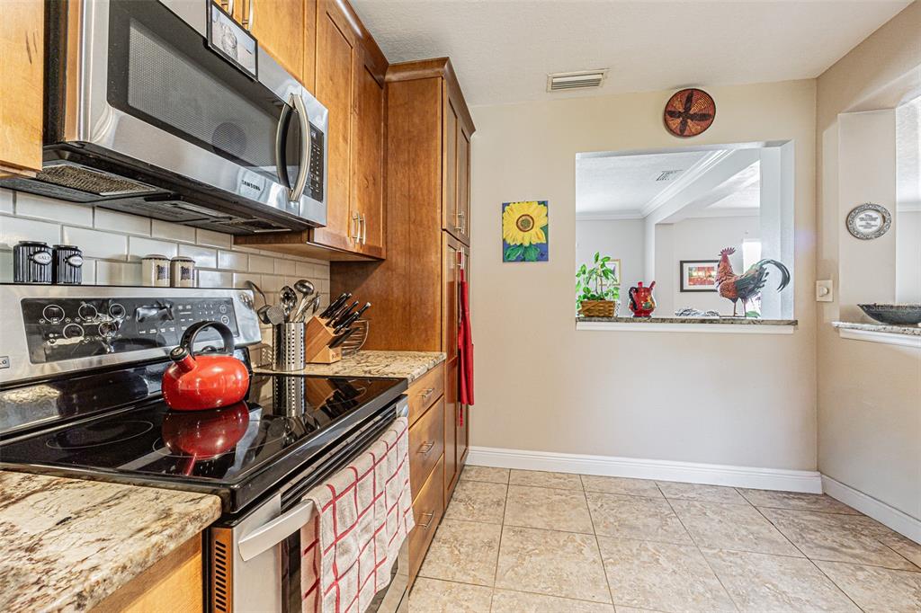 912 Riverside Drive Tarpon Springs, FL 34689 - Photo 10 of 40