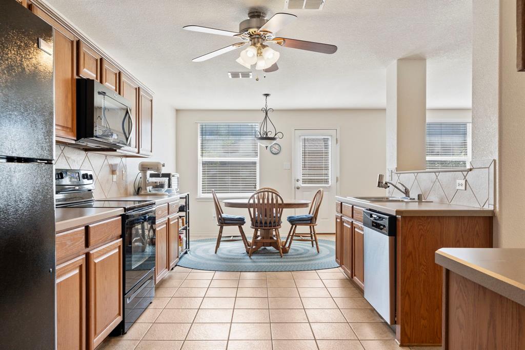 7440 Sienna Ridge Lane Fort Worth, TX 76131 - Photo 4 of 35 Very roomy Kitchen with a brand new microwave and dishwasher