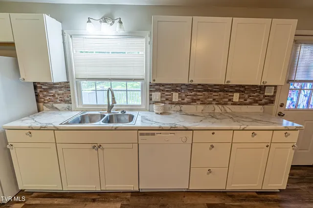 $279,900 | 129 Grove Park Drive, Bristol, TN 37620